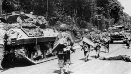 英国人精心筹备的第一装甲师, 在二战期间的表现为何一般 