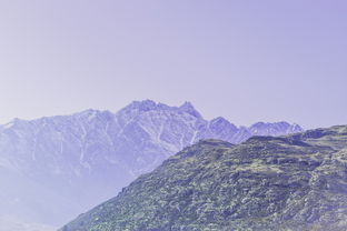 群峰竞秀，山川壮丽，表示山峰多的词语有哪些