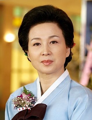 韩惠淑年轻时美到窒息 出演爱在何方走红 为照顾4个妹妹终身未婚