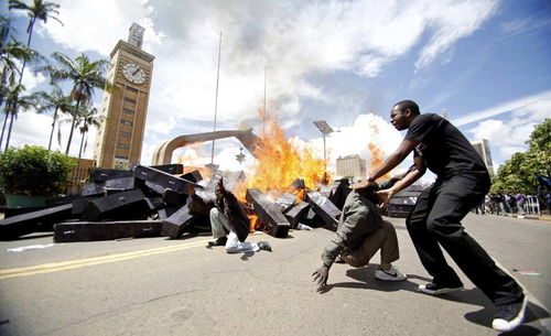 肯尼亚民众举棺材抗议 议员加薪 法案 