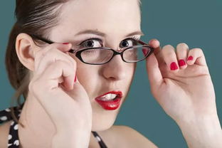 为何你的眼镜这么容易坏 这些损害眼镜的习惯,98 的人会犯