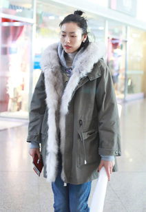 刘雯是多怕冷 10几度的气温派克服里还叠穿两件,比冬天穿的都多