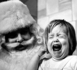 外国孩子们遇见圣诞老人后的搞笑表情 
