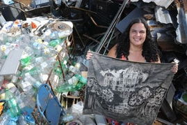 41岁巴西拾荒女靠垃圾堆捡书看 终考入名校 