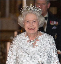 英国王室丑闻戴安娜,王妃戴安娜遗体,英国女王伊丽莎白二世简历