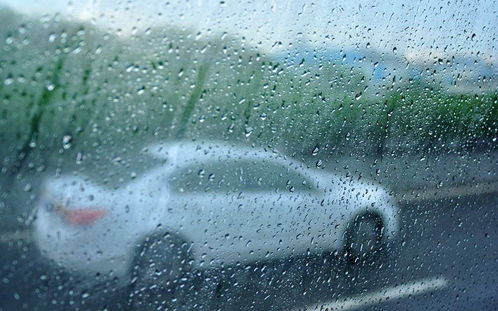 雨天开车遭遇雷电,人在车内安全吗 