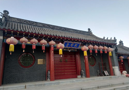 沈阳城外,有一座寺院隐藏在山中,这里的景色秋天也很美