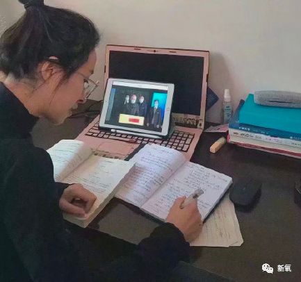 孩子该怎么委婉地提醒老师应该上网课呢 ，在班级群提醒同学上网课