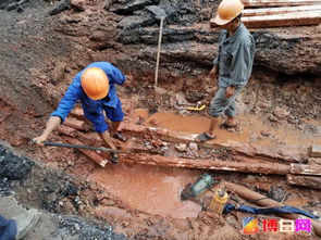 今天下午,博白锦绣东路水管爆裂,水流一地,地下步行街