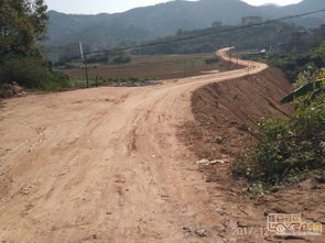 灵山太平镇道路被堵,车辆进出不了城,乱成一锅粥