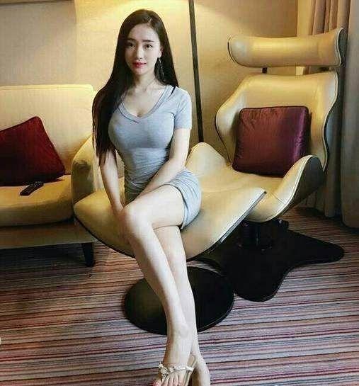 街拍 这么好看的美女怎么是卖猪肉的,成熟丰满颠覆我的三观