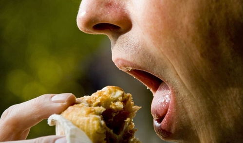 吃东西经常咬到舌头 别大意,可能是三种病的前兆