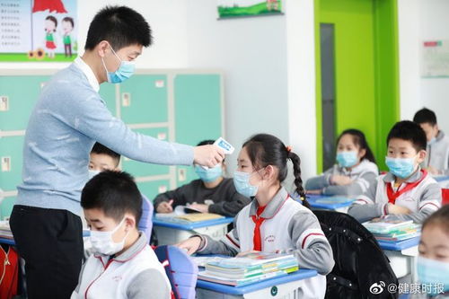 开学第一天 北京中小学 家长不能进教室 自动消毒洗手器随处可见
