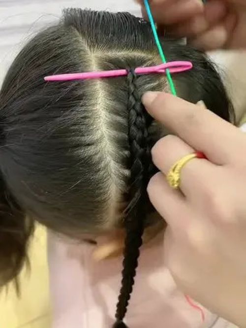头上穿彩绳你学会了吗 儿童编发 编发教程 