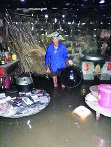 海口连日降雨 一村民家中被淹积水近半米深