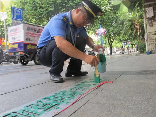 好消息 柳北城管施划临时停车位 沿街门面电动车充电认准这抹 绿