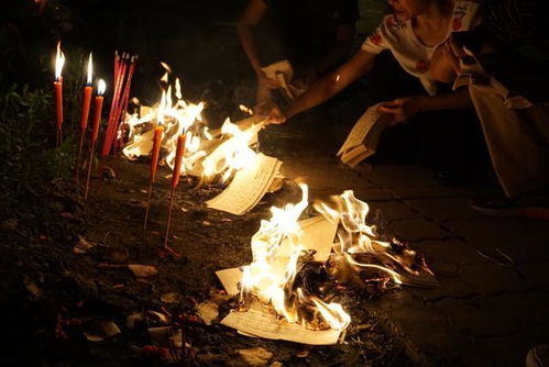 中元节给已故的人烧纸祭奠什么时间烧 中元节烧纸有讲究