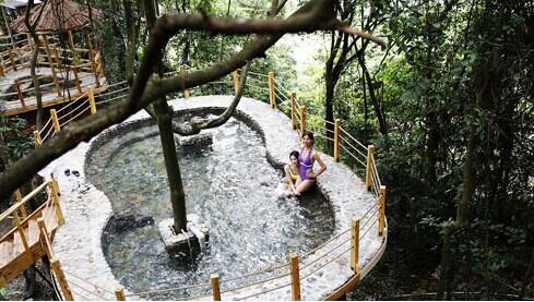 清远英德天门沟旅游 九州驿站 树上温泉 天门沟大草原 