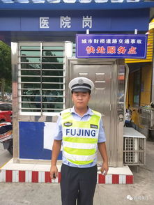 晋城市医院附近,交警紧急开道,逆行救人