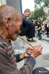 石头眼镜旱烟袋都是农村老人的两件宝,彬县现在不多见了 