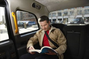 坐车适宜看书吗为什么(坐车看书会近视吗)