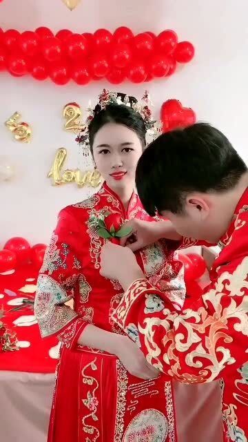 郎才女貌很般配的一对,结婚不容易,祝他们幸福 