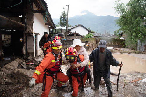 冕宁暴雨致16人遇难!特大暴雨夜袭四川冕宁，面对自然灾害该怎么办？