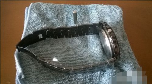 金属手表太长怎么弄好看？手表钢表带太长，自己如何截短一、二节(手表的钢带太长怎样截短)