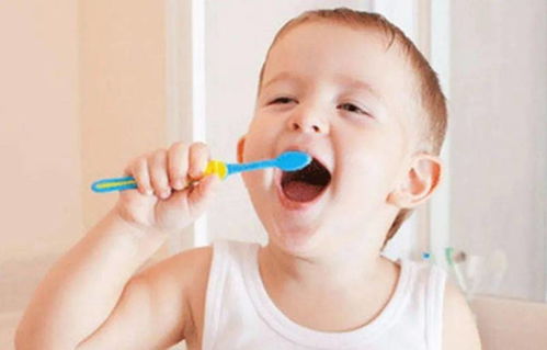 孩子按时刷牙,为何还是嘴臭 专家 口腔卫生并不简单