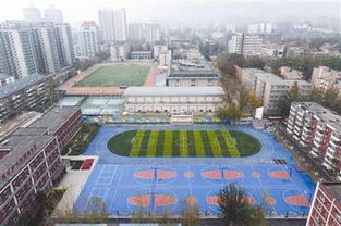 学校运动场空置对外开放难 居民难觅健身场所图 