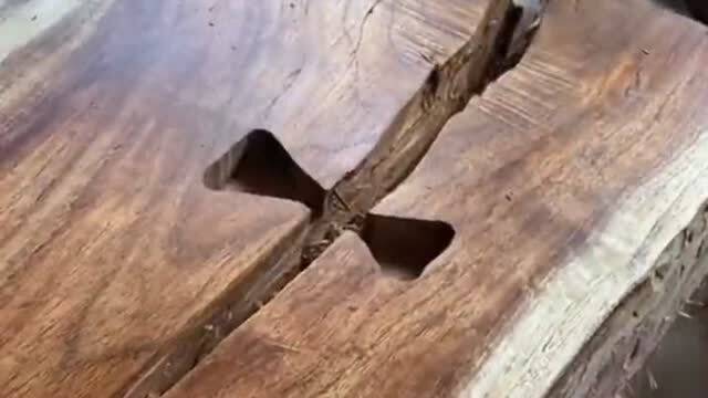 断裂的木板如何修复,在老师傅手里只需一块木头就能完成,这就是榫卯工艺 