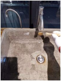 自己修复开裂洗手盆 DIY鱼缸 春节在家可以用防水材料做这些
