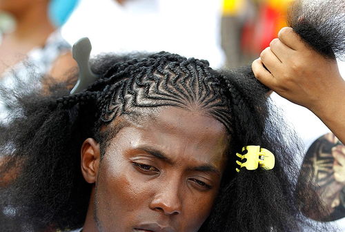 非洲黑人的 脏辫 有多脏 头发放进水的那一刻,画面简直辣眼睛