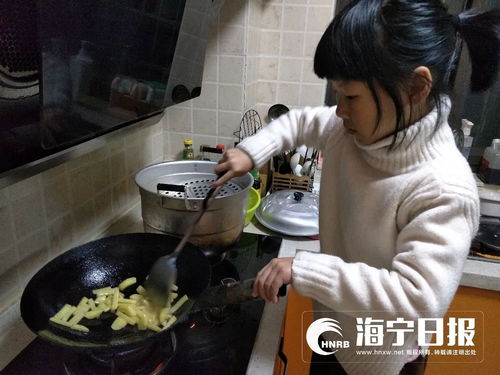 叹服 这个10岁女孩每天放学自己回家还买菜做饭,爸妈说出真相