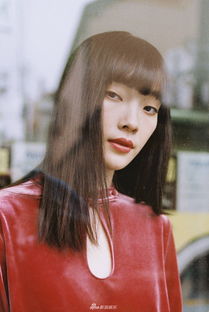 组图 日本模特拍摄文艺大片 红裙黑长直复古味道十足 
