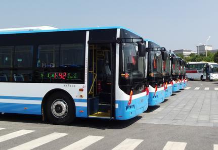 干净了 长沙近8000台公交车广告被清除,获得市民点赞,你如何看
