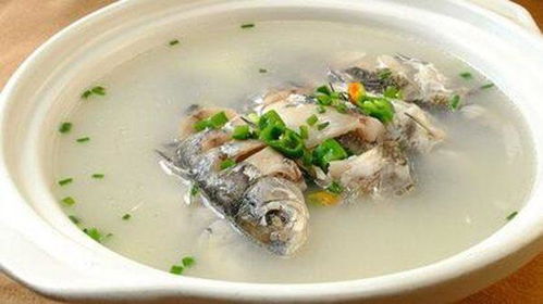 为什么鱼汤呈乳白色 白色的鱼汤才是好的么 
