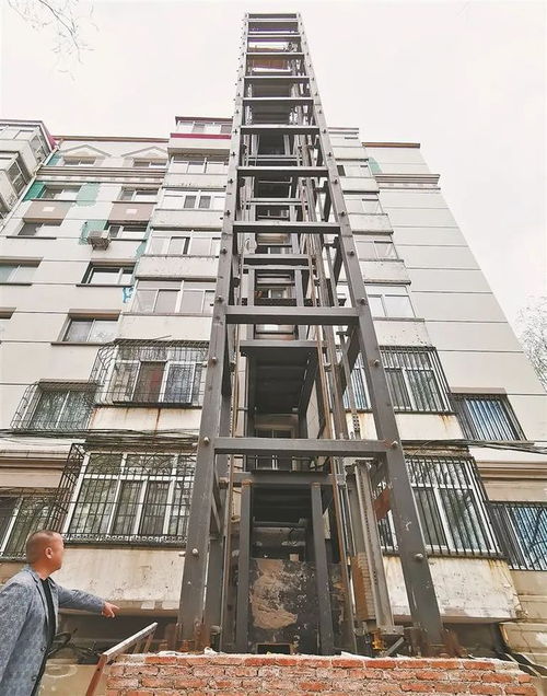 哈尔滨这个小区,居民集资175万加装电梯,干了快一年,就立个铁架 住宅楼 居民楼 网易订阅 