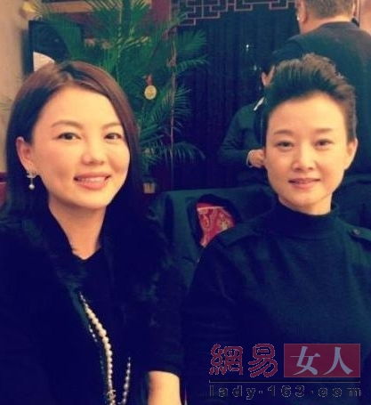 李湘与宋祖英合影 绝美女星都有一张饼脸照 