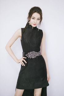 迪丽热巴古典美,黑色旗袍穿不出婉约灵动,倒是穿出野性妩媚来