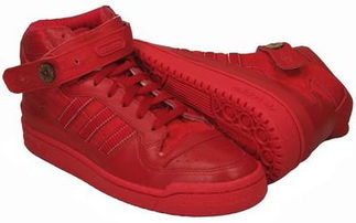 三叶草红色鞋子 