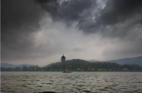 夏天下大雨唯美句子