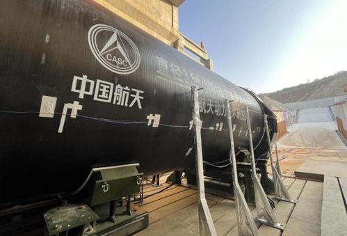 世界领先 中国航天成功试射500吨推力固体燃料火箭发动机