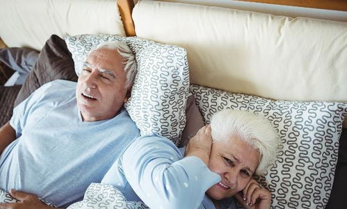 为什么有的老年夫妻会分床睡 这样做到底好不好