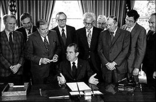 尼克松因水门事件辞职33周年