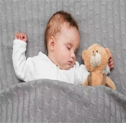 婴儿睡觉不安稳，宝宝夜间睡眠不安稳的原因及解决方法