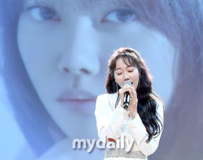 组图 韩国女歌手Yeo Eun单曲发布会 白色长裙尽显温雅气质 