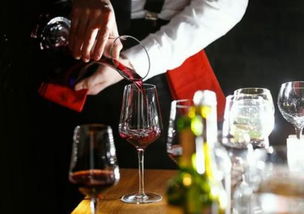 吃西餐为何侍酒师倒红酒,会让客人尝一口 其中的讲究,我们得懂 