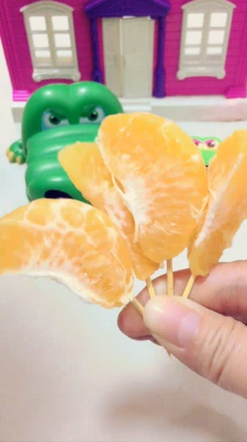 吃橘子了,真好玩 
