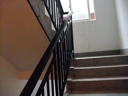 工地楼梯栏杆的正确安装方法(工地楼梯防护栏杆图片)